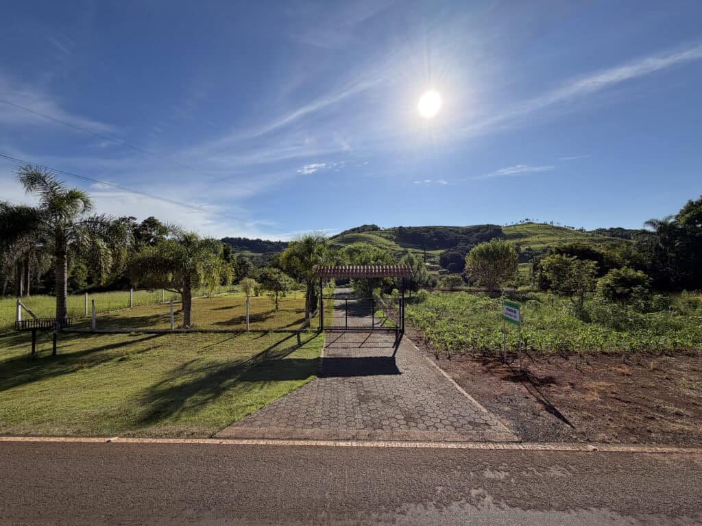 Terreno plano para construir chácara com vista para o alagado de Mangueirinha PR no Recanto no Lago.
